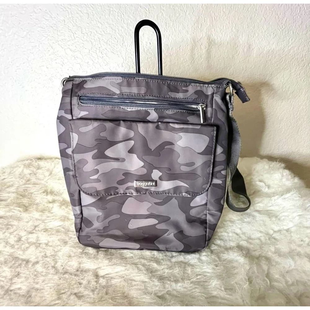 $78 Baggallini Town Bagg Gray Camo Crossbody Bag purse